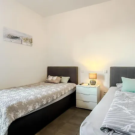 Holiday home Modernes-wohnen-am-meer-2-og *